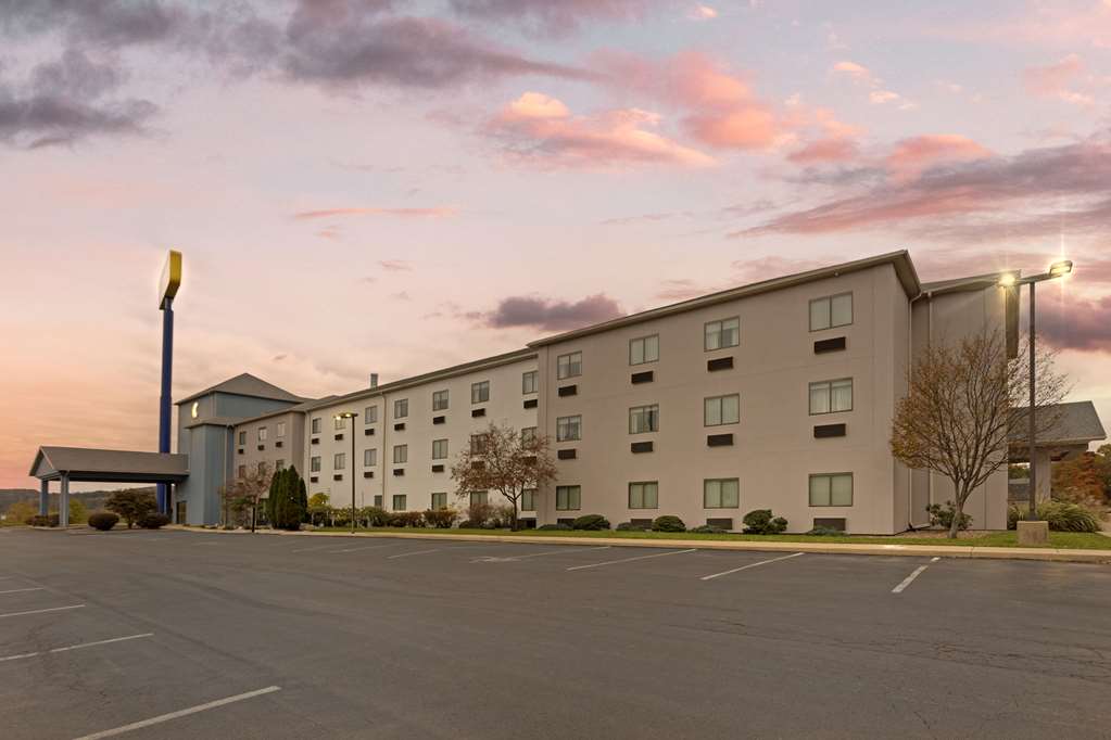 Comfort Suites Bloomsburg - photo 3