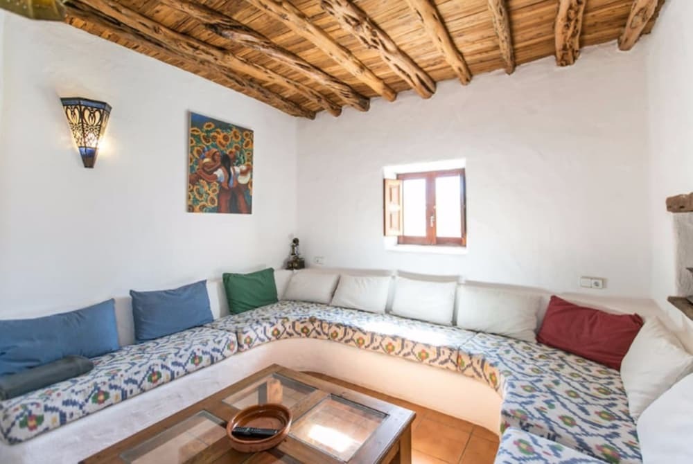 Villa Calm — 4-Star Luxury Hotel in Sant Antoni De Portmany, Spain
