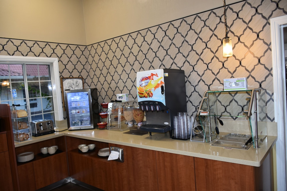 Dynasty Suites Redlands - photo 31