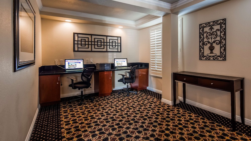 Lompoc Valley Inn and Suites - photo 26