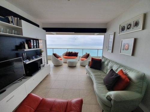Departamento al pie del mar con hermosa vista Torre Oceánica — 4-Star Luxury Hotel in Salinas, Ecuador