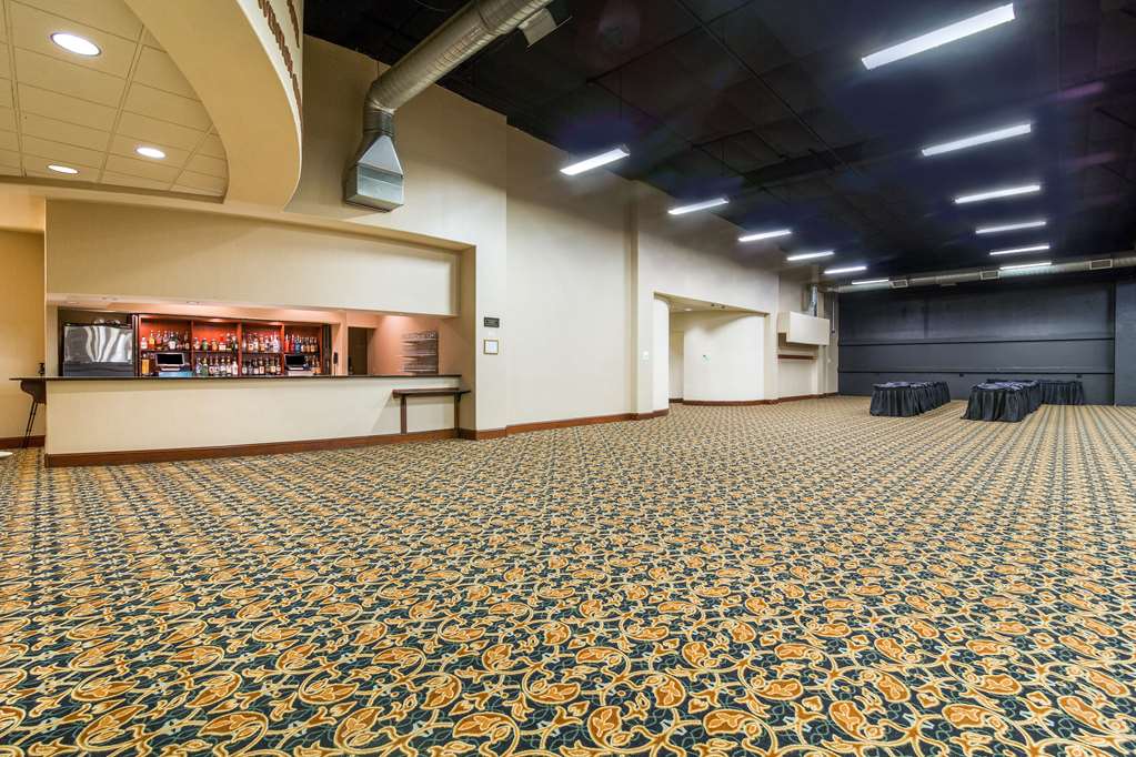 Clarion Hotel Convention Center - photo 53