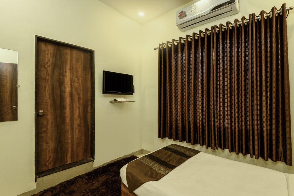 Oyo 17270 Hotel Leo Pride