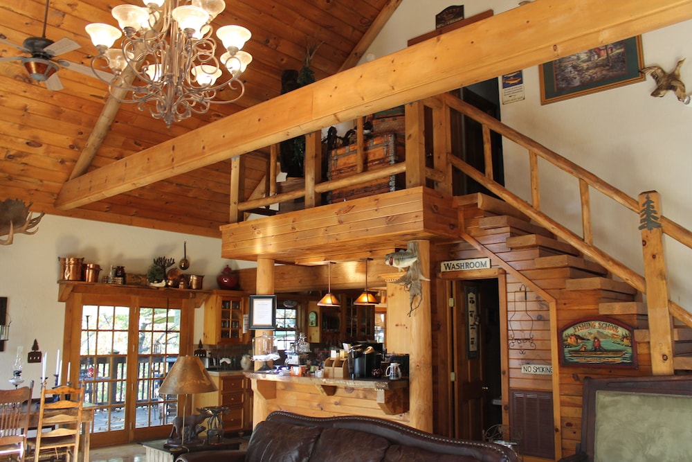 Bear Creek Lodge Cabin Resort - photo 2