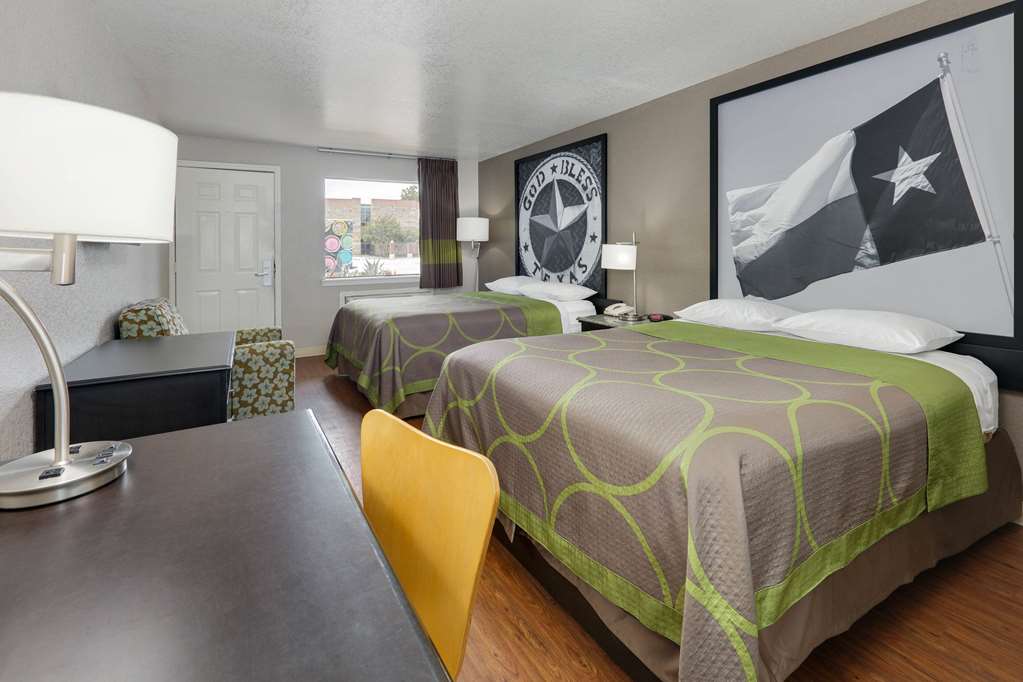 Super 8 by Wyndham San Antonio Pearl District Downtown - photo 10