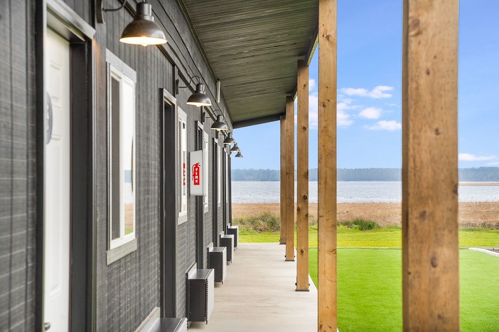 South Bay Inn in Westport, United States