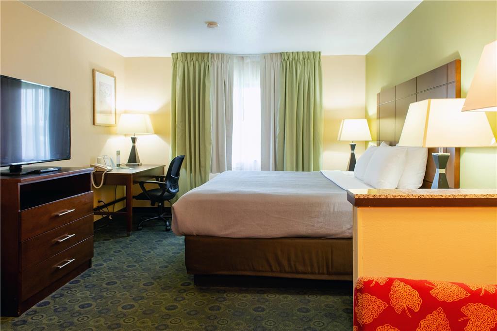 Quality Inn & Suites Bloomington I 55 and I 74 - photo 35