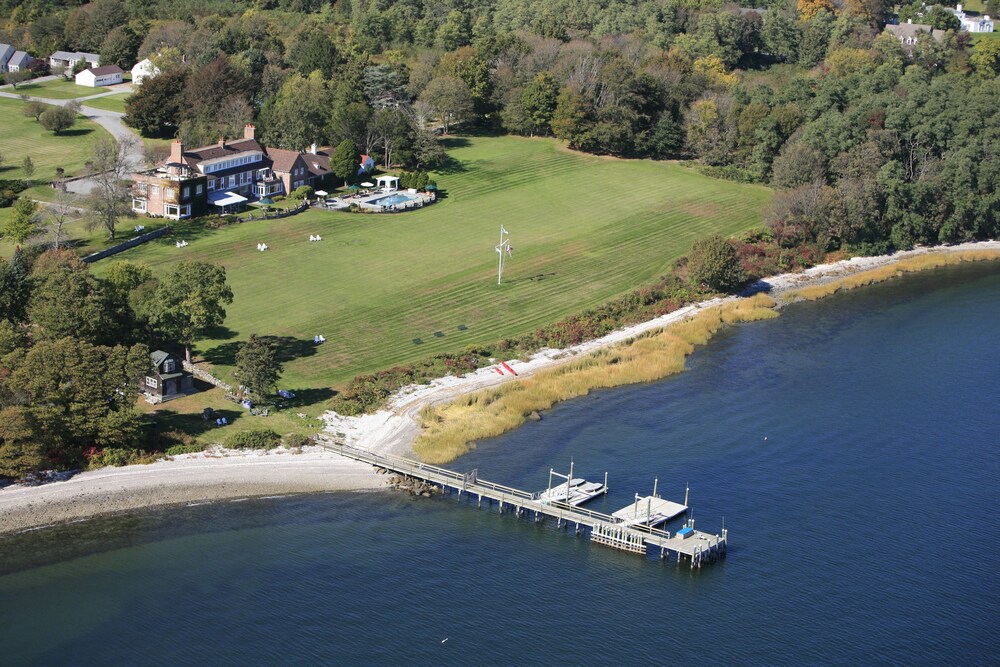 Point Pleasant Inn Resort — Bristol