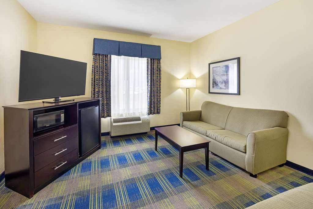 Best Western Plus Pratt - photo 29