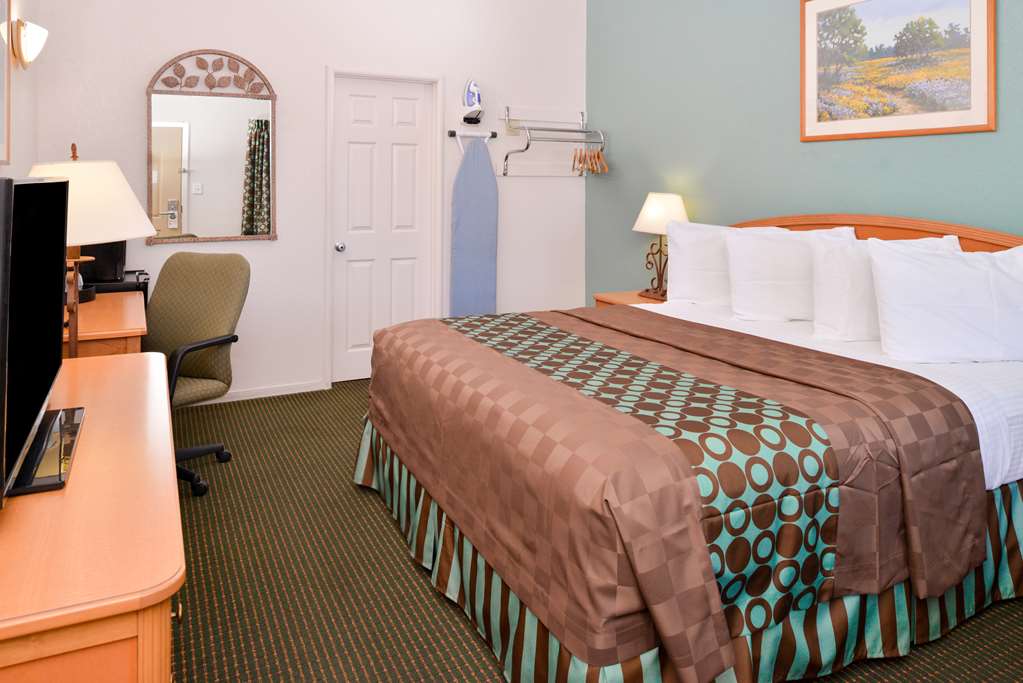 Americas Best Value Inn Los Banos - photo 13