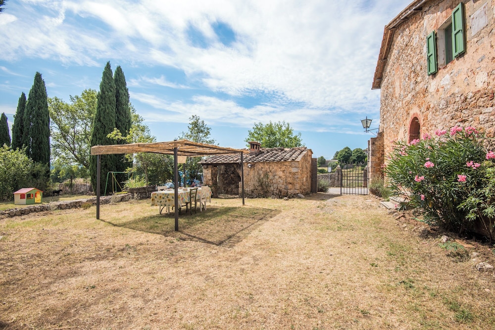 Family Tuscany Home Close Via Francigena — 4-Star Luxury Hotel in Monteriggioni, Italy