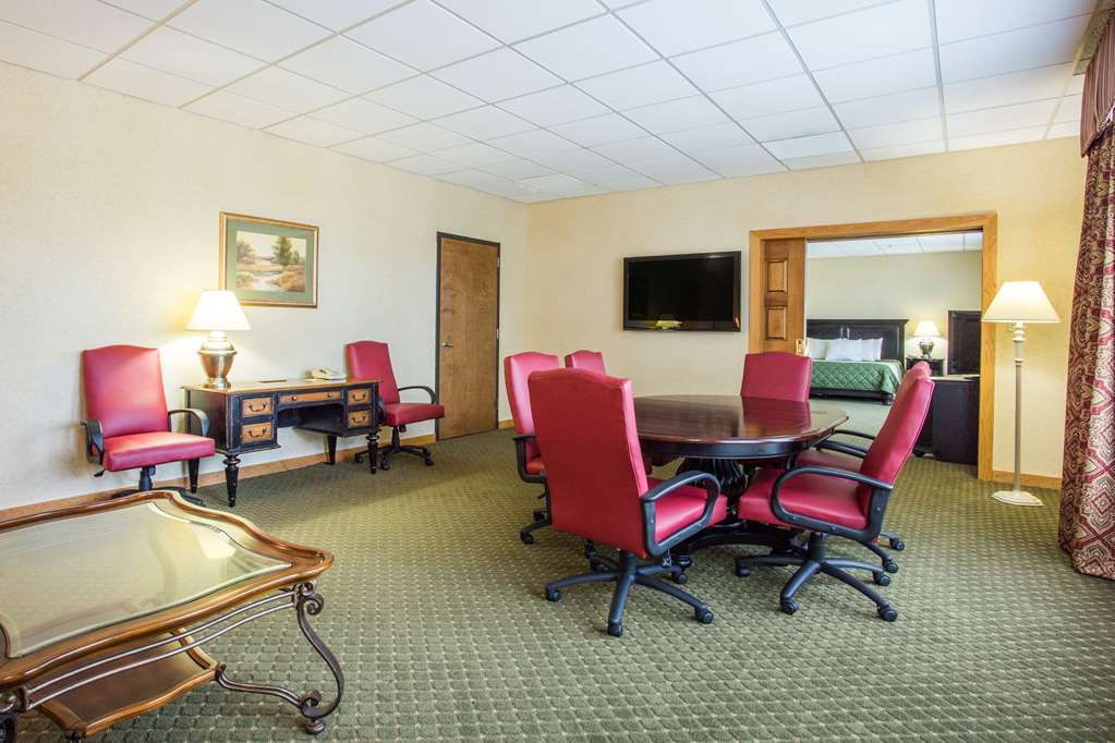 Days Inn & Suites by Wyndham Sutton Flatwoods - photo 14