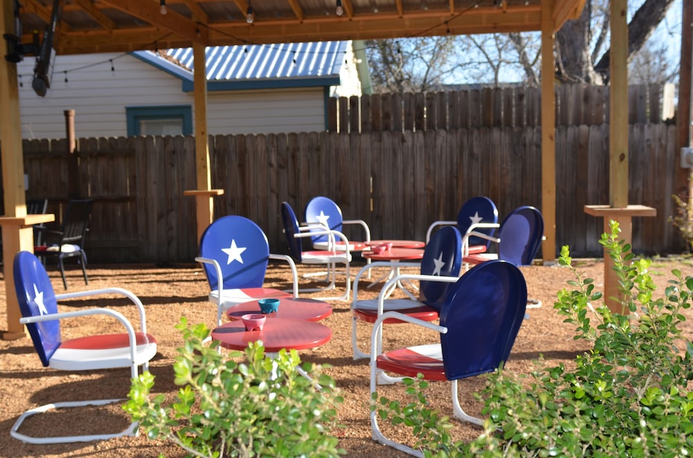 The Oak Motel - photo 32