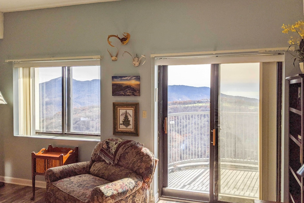 4 Mi to Sugar Mtn Resort: Condo w Indoor Pool - photo 8