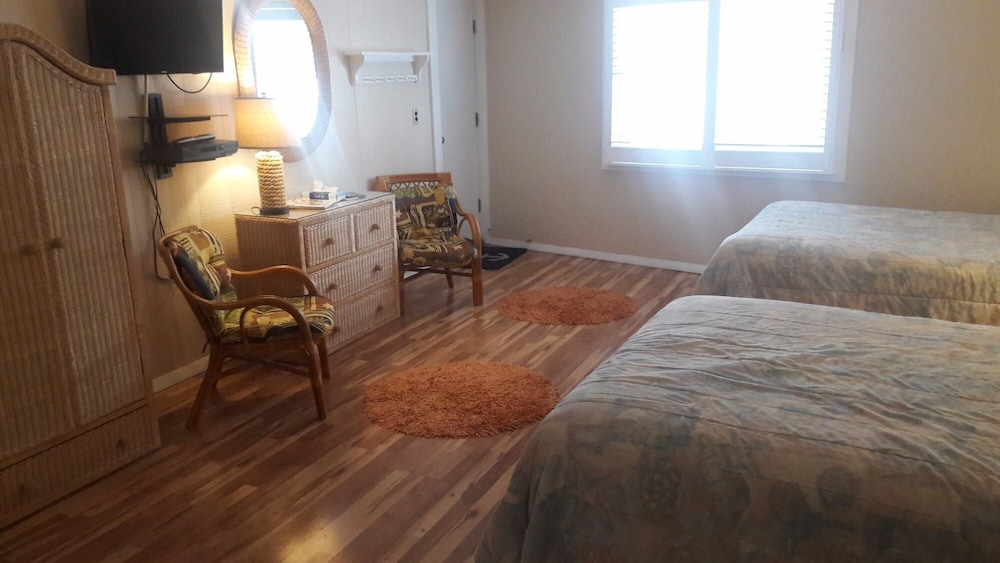 Vineyard Harbor Motel Private Beach - photo 17