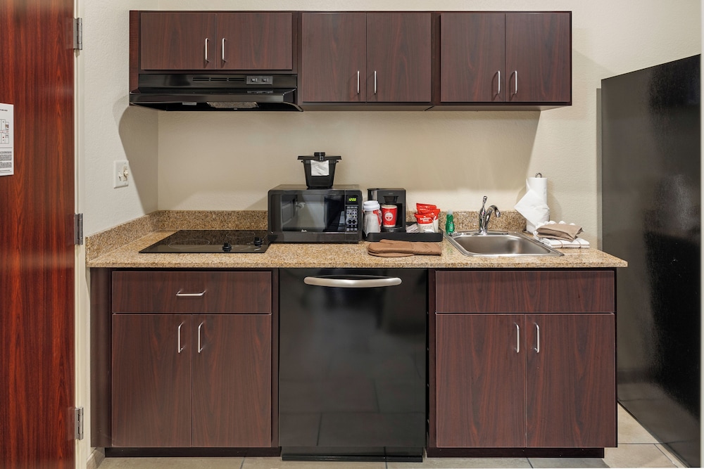 Cobblestone Hotel & Suites Alpine - photo 35
