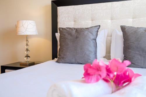 GuestReady Oasis Getaway in Madeira — 4-Star Luxury Hotel in Canico, Portugal