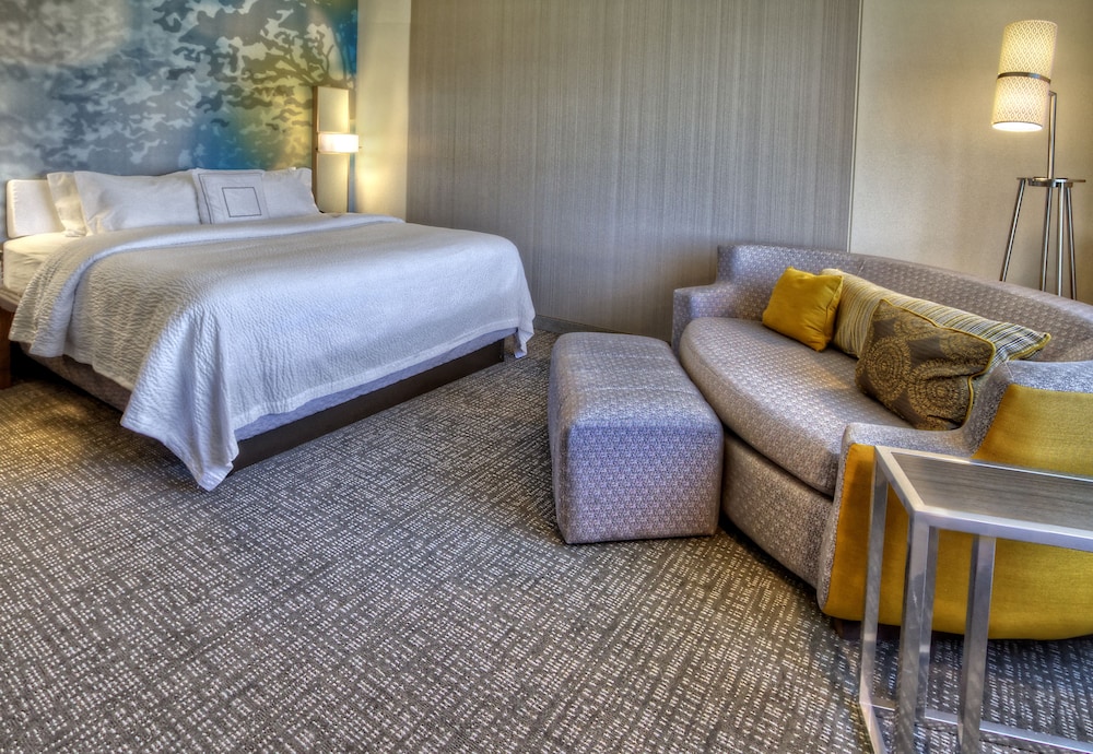 Courtyard San Marcos - photo 3