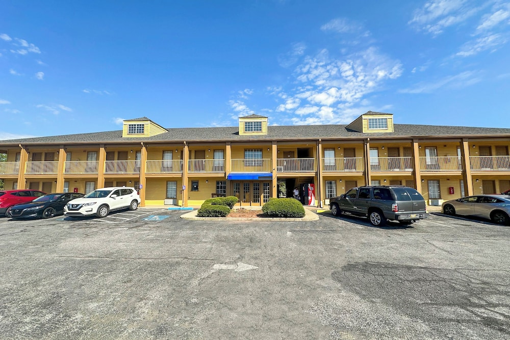 Bonita Lakes Inn by Capital O Meridian I20 - photo 88