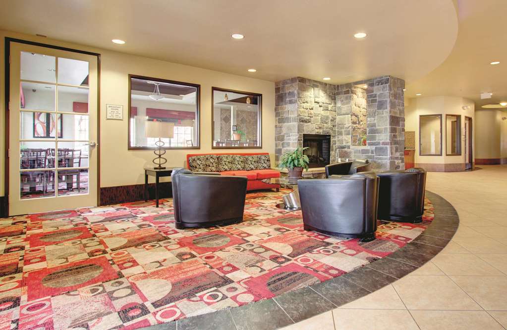 La Quinta Inn & Suites by Wyndham Denver Gateway Park - photo 7