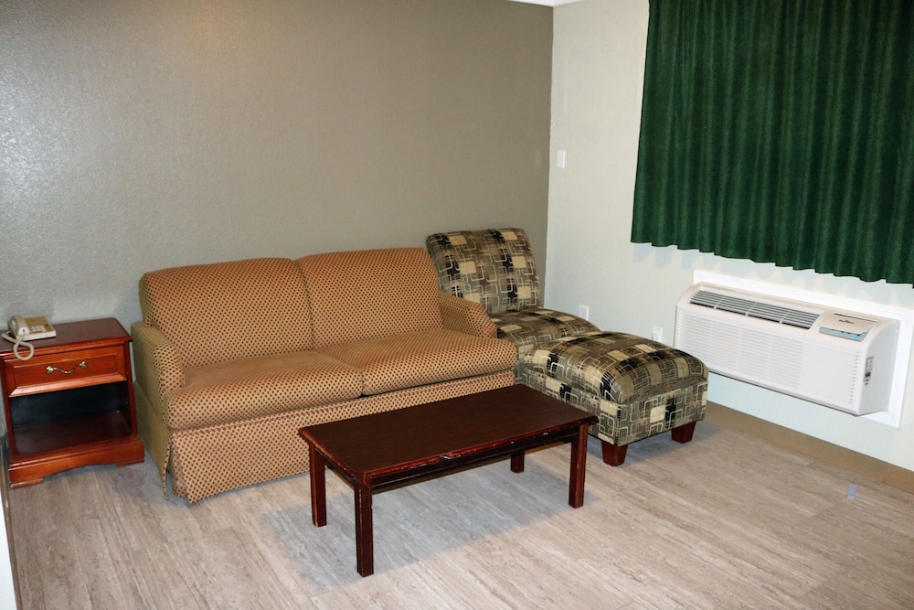 Deluxe Inn Motel - photo 9
