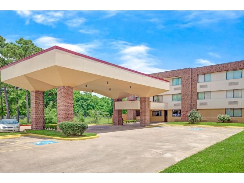 Monte Carlo Inn - last minute hotel in Houston