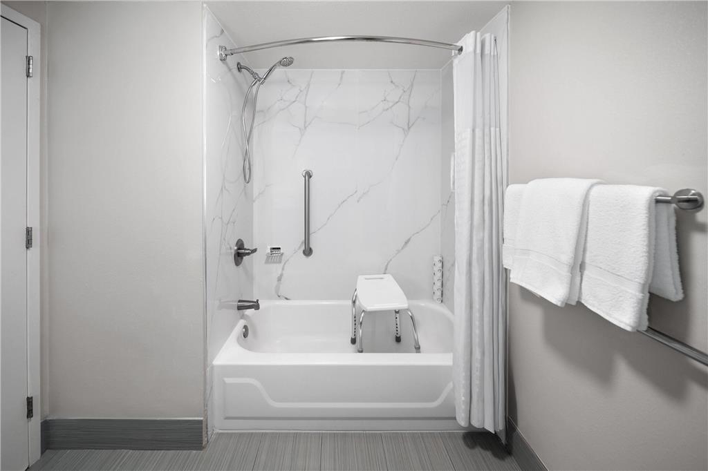 La Quinta Inn & Suites by Wyndham Houston Stafford Sugarland - photo 18