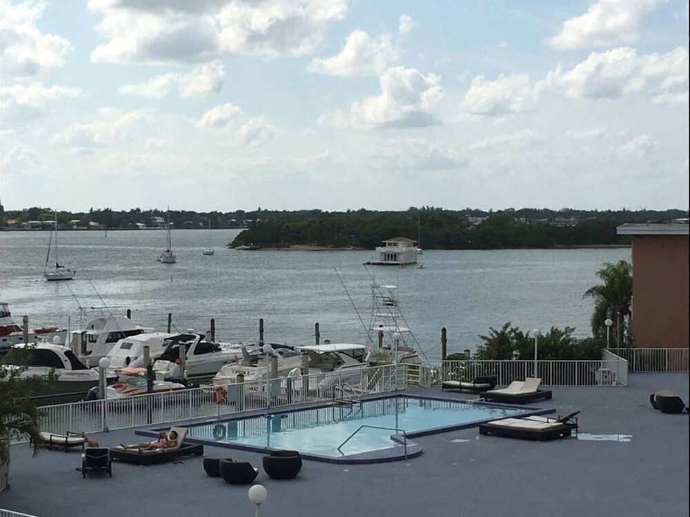 Awesome Place with Pool and Parking No.2 - photo 2