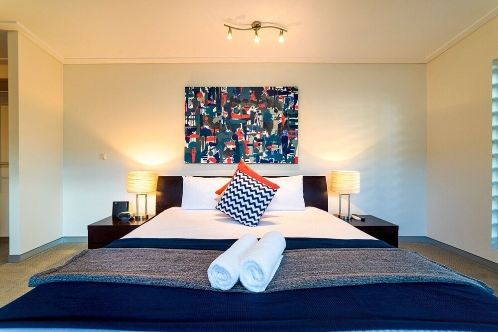 Bayhill Manor in Sanctuary Cove — Hope Island — photo 4