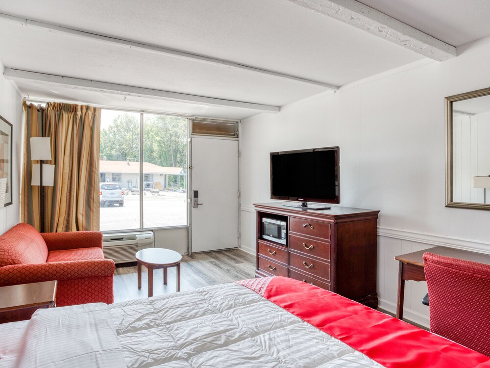 OYO Inn Kernersville - photo 6