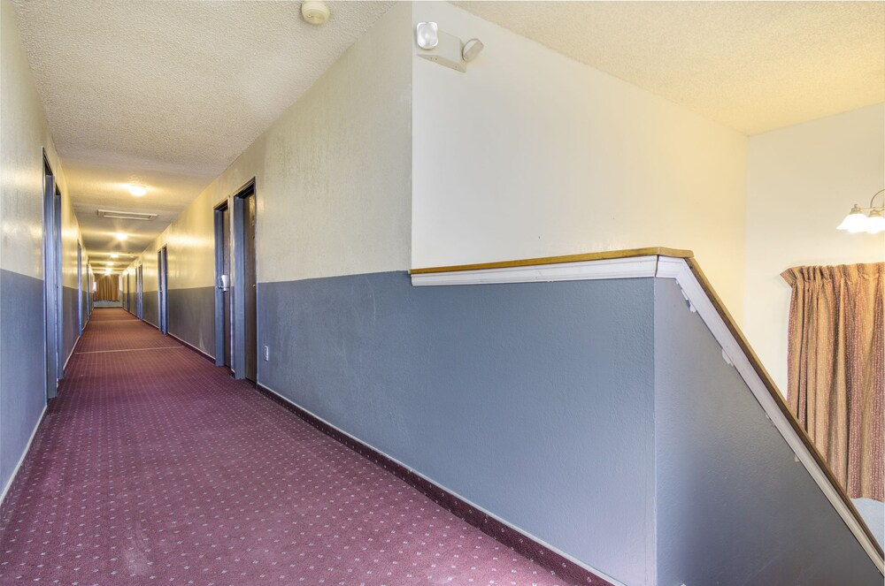 Super 8 By Wyndham Limon - photo 17