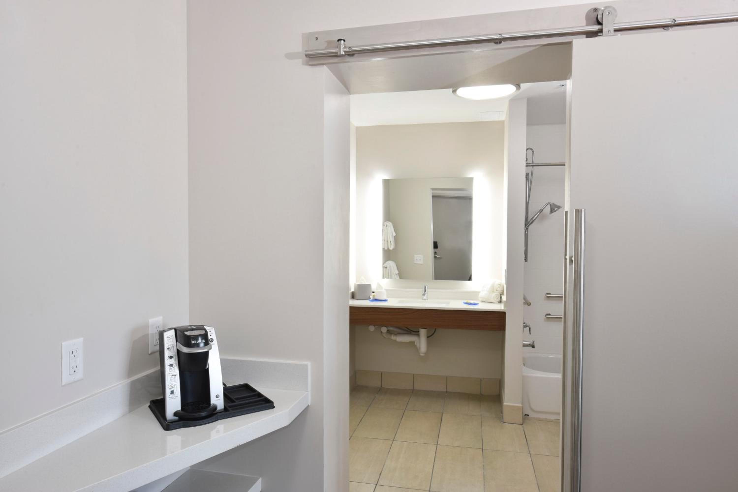 Holiday Inn Express & Suites Orlando Southeast by IHG - photo 102