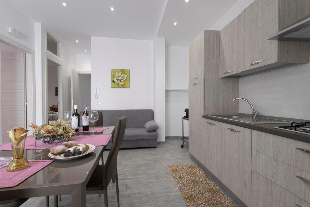 Rosy Rosy in Castellammare Del Golfo, Italy