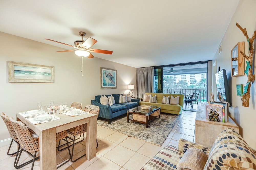 Beachy Marco Island Condo With Resort Amenities - photo 7