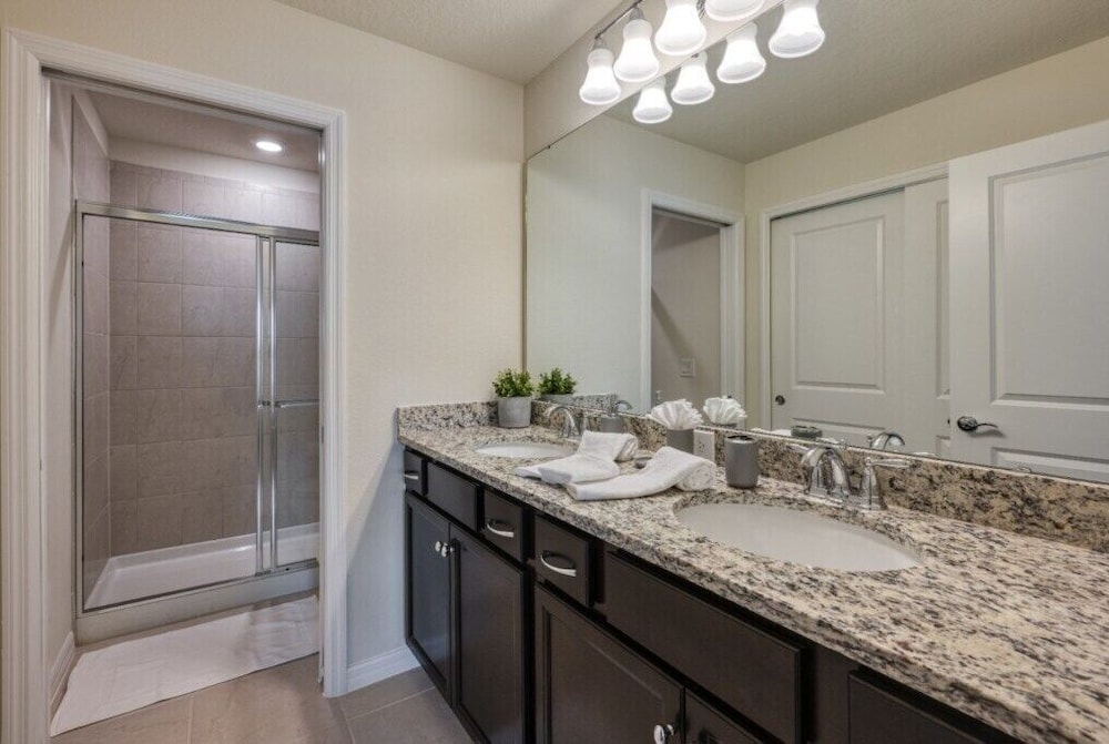 NEW 5 Bdrm Windsor Island Resort - photo 23