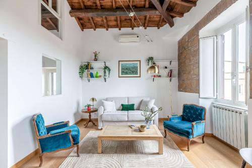 Hostly Light and Wood Rome Midtown Near Trevi — 4-Star Luxury Hotel in Rome, Italy