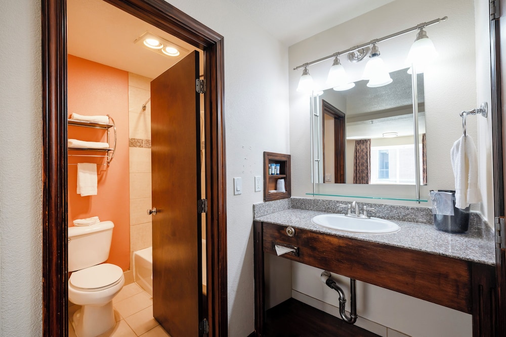 District Hotel by OYO Portland Convention Center - photo 20