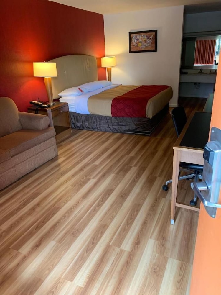 AmeriVu Inn & Suites Gilbertsville - photo 13