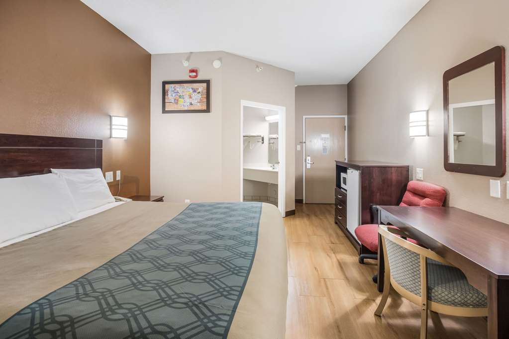 Econo Lodge Morristown - photo 11