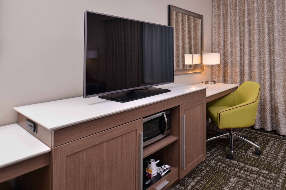 Hampton Inn & Suites Dallas Market Center - photo 22