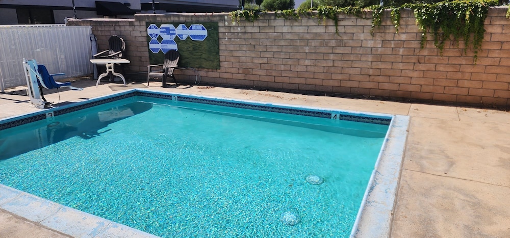 Mayfair Inn Ontario Airport - photo 14