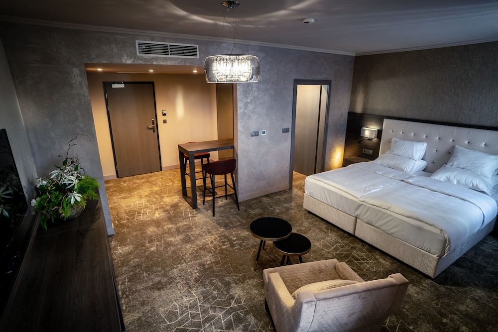Hotel Europa Komárno — Komarno — photo 3