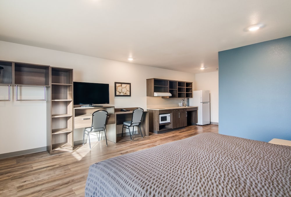 WoodSpring Suites Thornton North Denver - photo 19