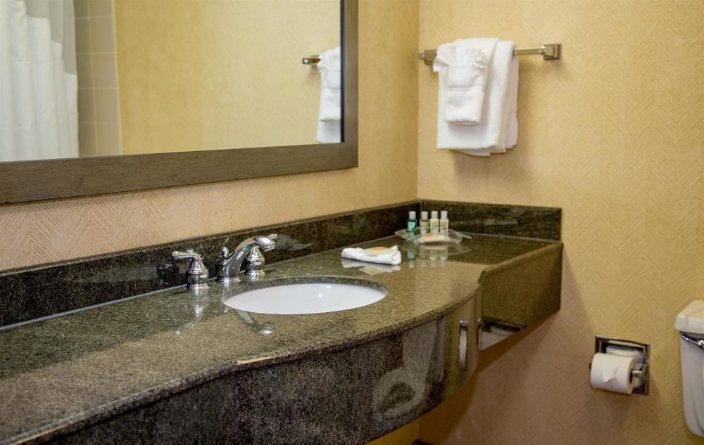Ramada Plaza Rochester Airport - photo 14