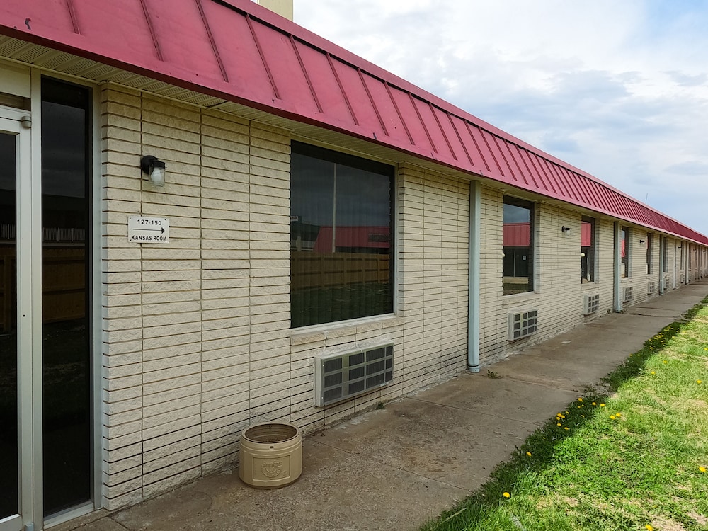 Americas Best Value Inn Salina - photo 25