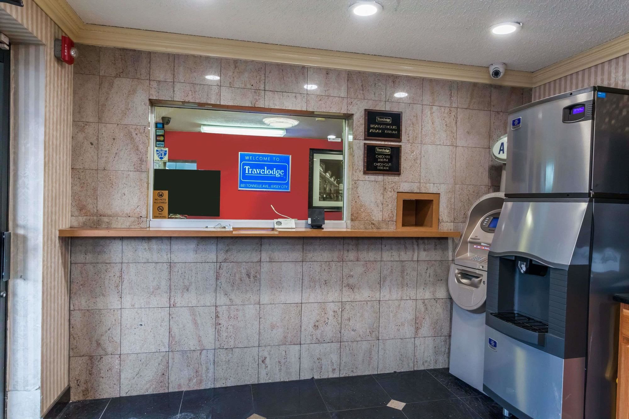 Travelodge by Wyndham Jersey City - photo 10