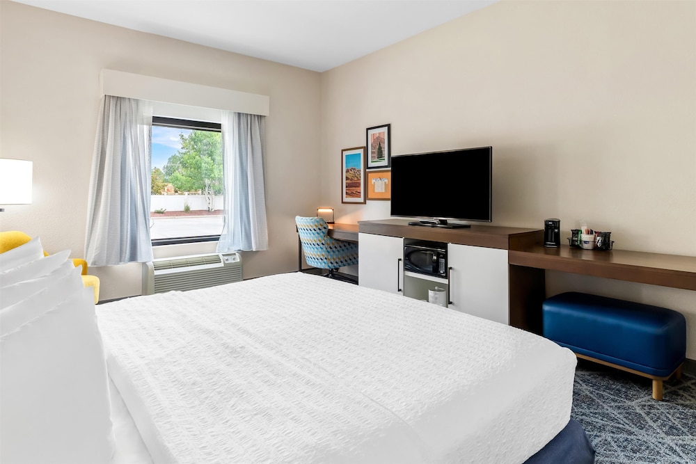 Hampton Inn Laramie - photo 25