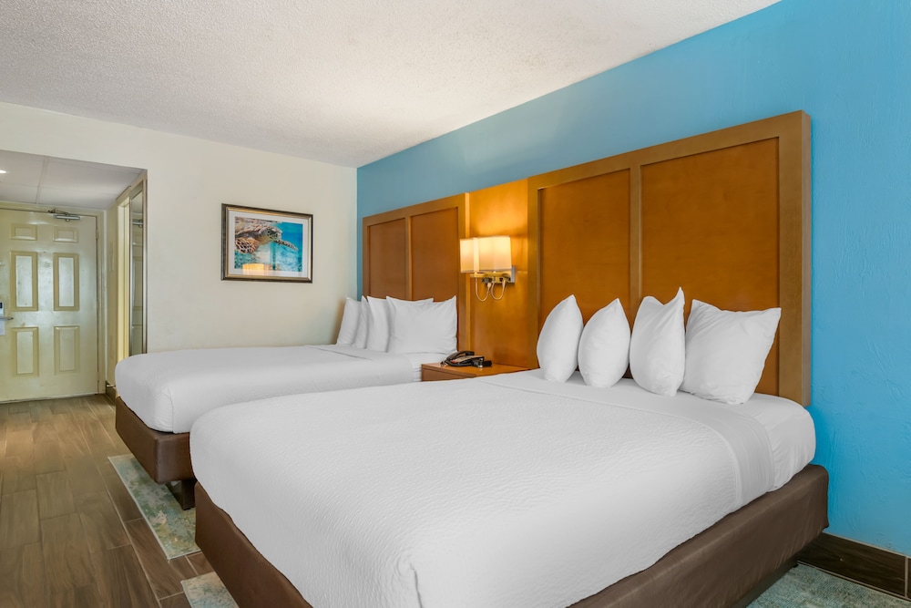 Tropical Winds Oceanfront Hotel - photo 43