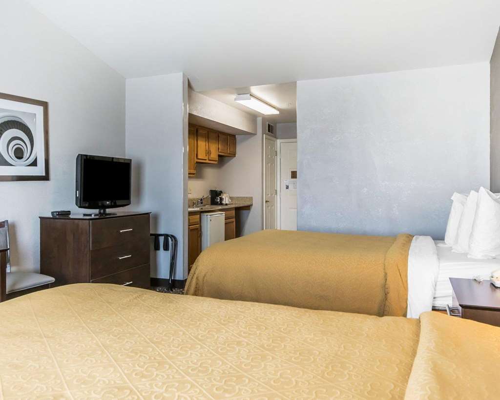 Quality Inn & Suites University Airport - photo 9