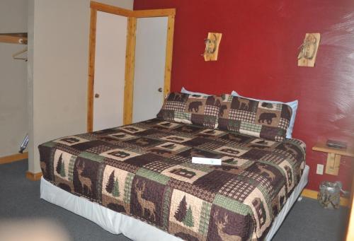 Nine Pines Motel - photo 23